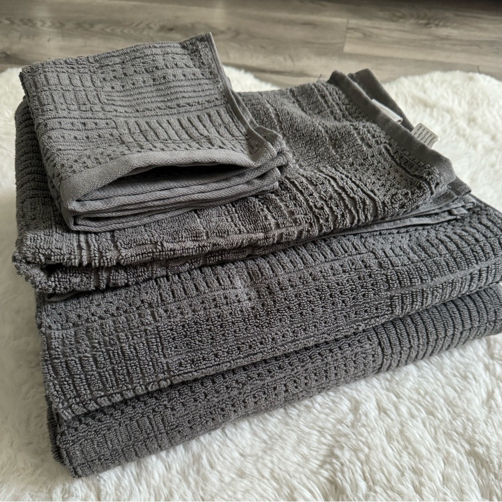 New towel set - Picture 2 of 4